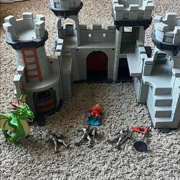 Lakeshore Medieval Castle Kids Playset with Dragon and Knights 7 Pieces - Picture 2 of 3
